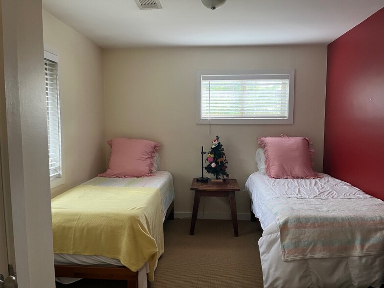 Building Photo - 449 Clairemont Ave