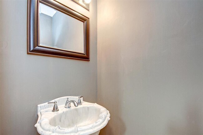 Building Photo - 6000 Reims Rd