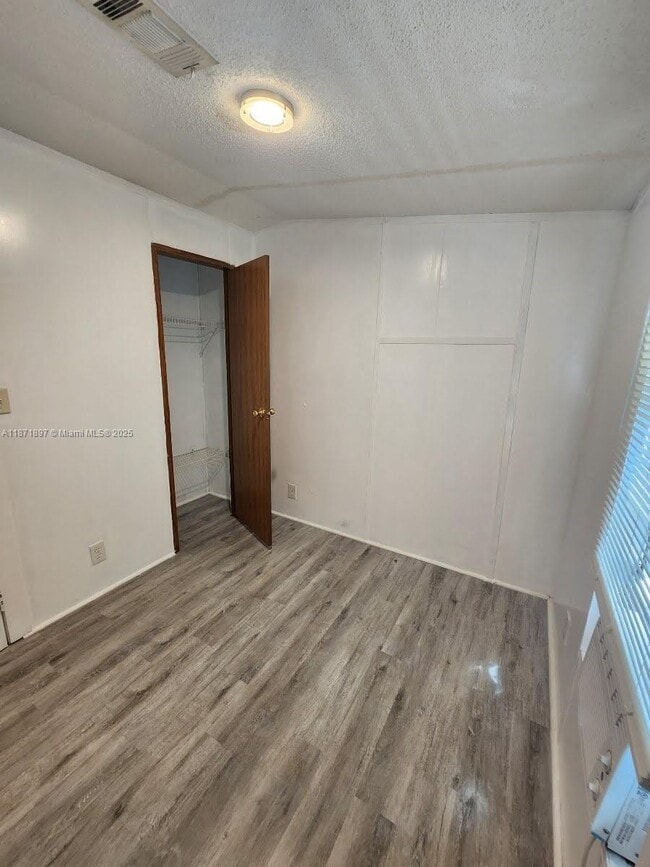 Building Photo - 11908 Cove Pl