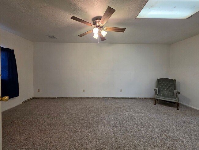 Building Photo - Cute 4 bedroom home in Shawnee