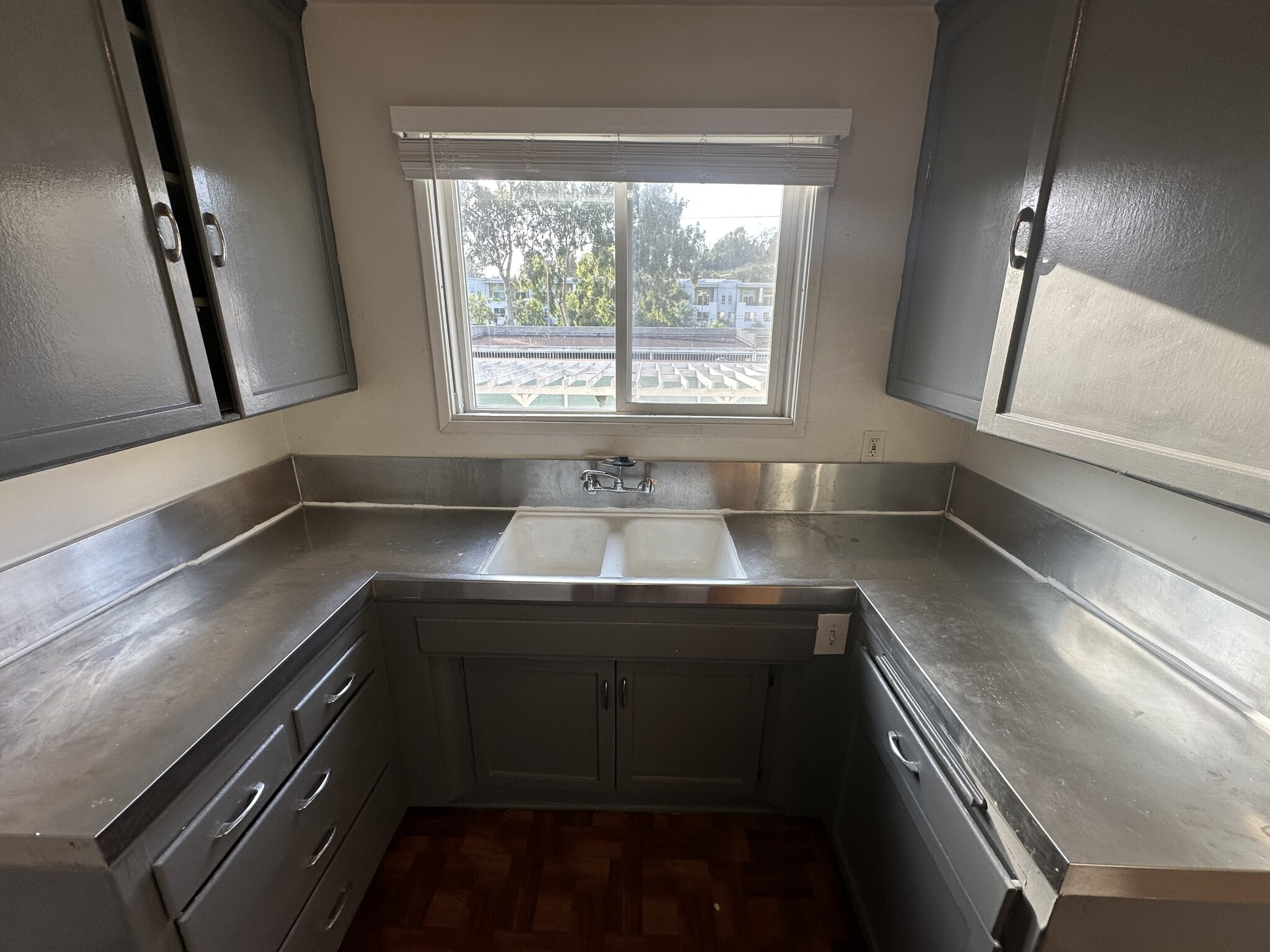 Building Photo - 2441 Silver Lake Blvd