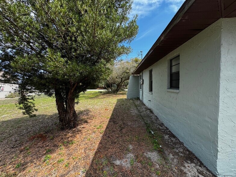 Building Photo - 1065 Altoona Ave