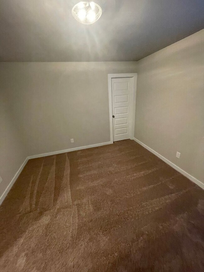 Building Photo - Home for Rent in Weaver, AL!!!  View with 48 Hours Notice!