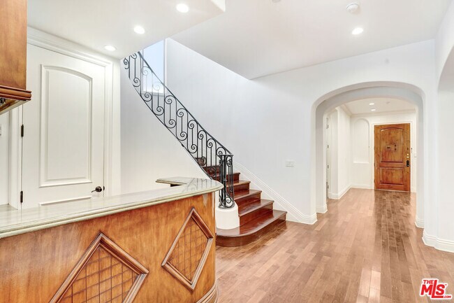 Building Photo - 219 S Willaman Dr