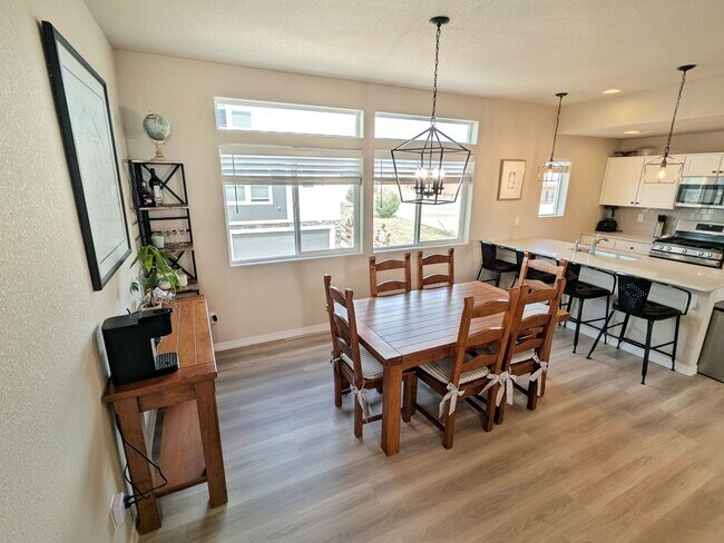 Building Photo - 7443 Gorgeted Quail Grv