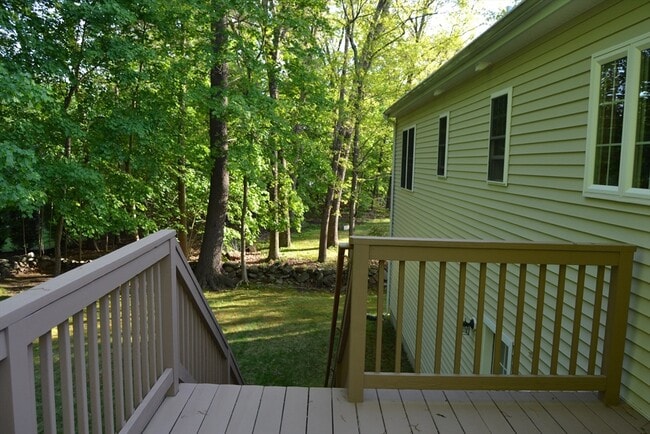 Building Photo - 63 Crestwood Dr