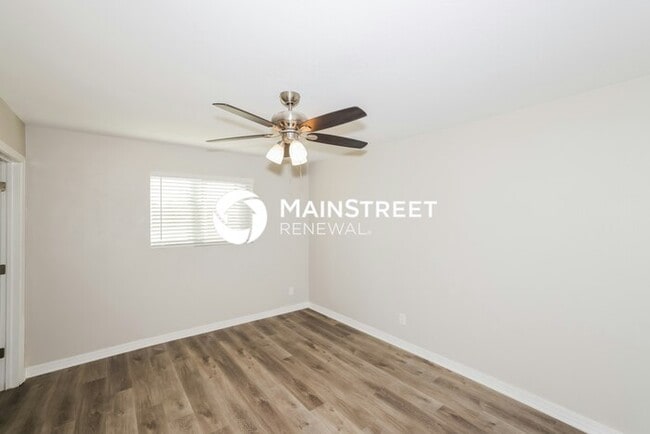 Building Photo - 4 Bedroom Pet-Friendly Home in Phoenix, AZ...