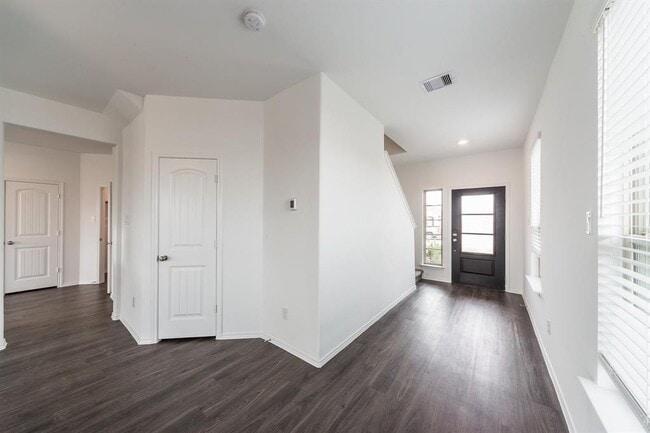 Building Photo - 26047 Steele Flower Dr