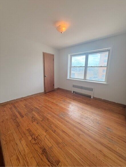 Building Photo - 4002 N Farwell Ave