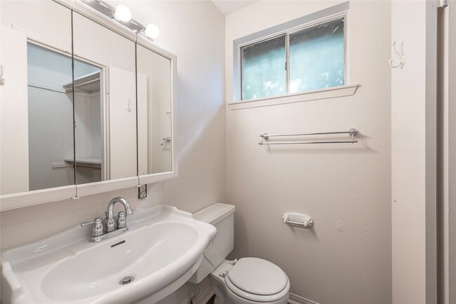 Building Photo - 502 Bellmar Ln