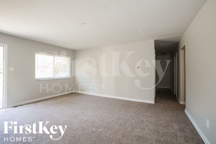 Building Photo - 5779 N Alton Ave