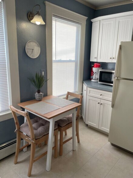 Building Photo - 4 Belmont St