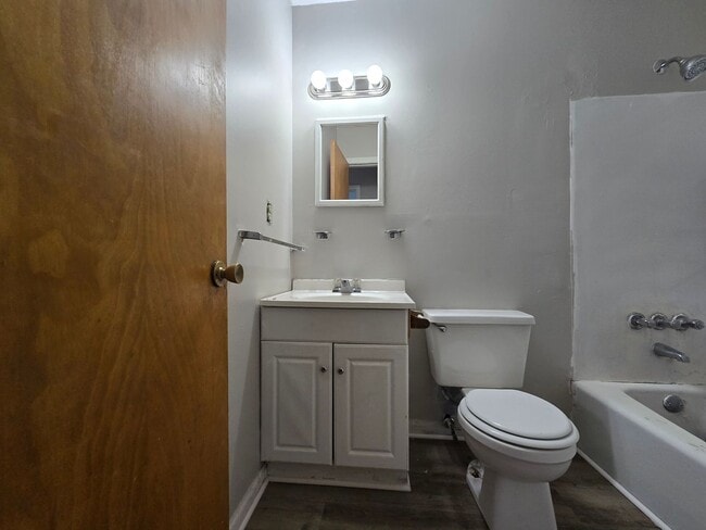 Building Photo - 745 Rustland Dr