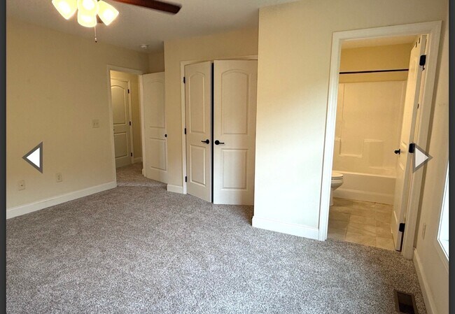 Building Photo - 704 Grays Pointe Ct