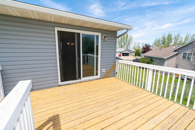 Building Photo - Fantastic NW Rochester home with great updates!