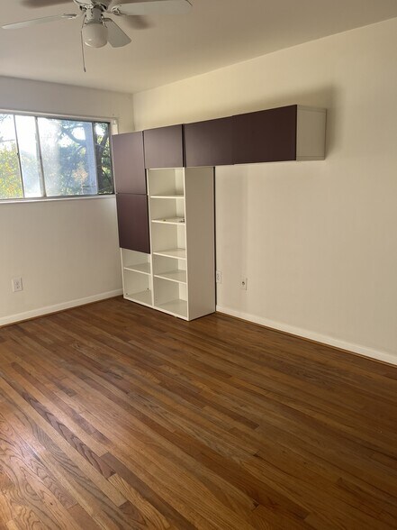 Building Photo - 10518 Weymouth St