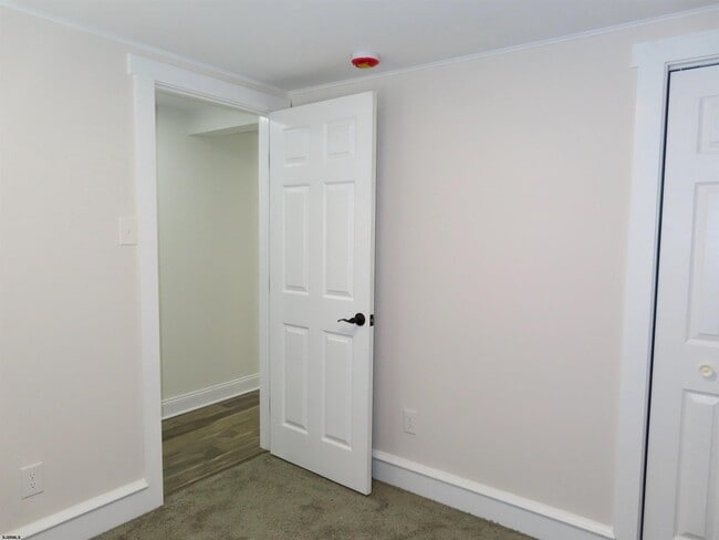 Building Photo - 407 Maple Ave