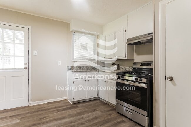 Building Photo - 529 Seminole Cir