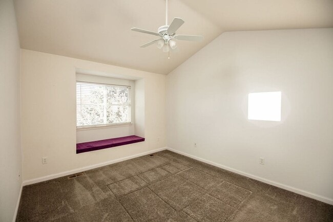 Building Photo - 4040 Plum Creek Dr