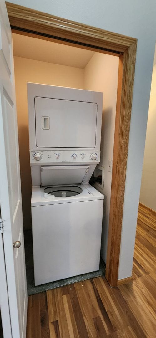 Building Photo - 2 bed 2 Bath Town House ($1200/mo $ Specia...