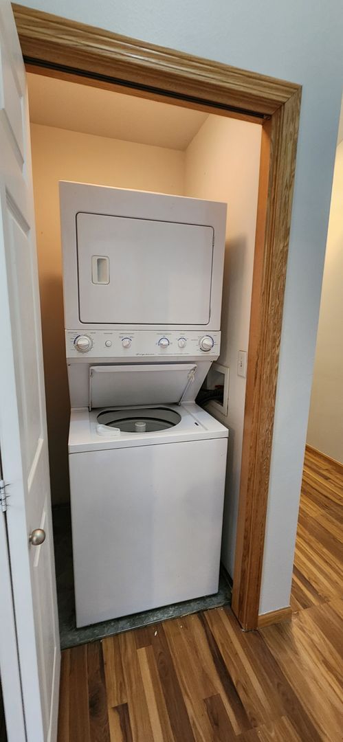 Building Photo - 2 bed 2 Bath Town House