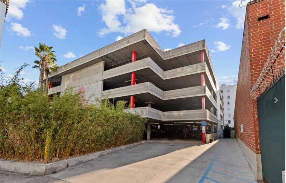 Parking structure - 420 S San Pedro St