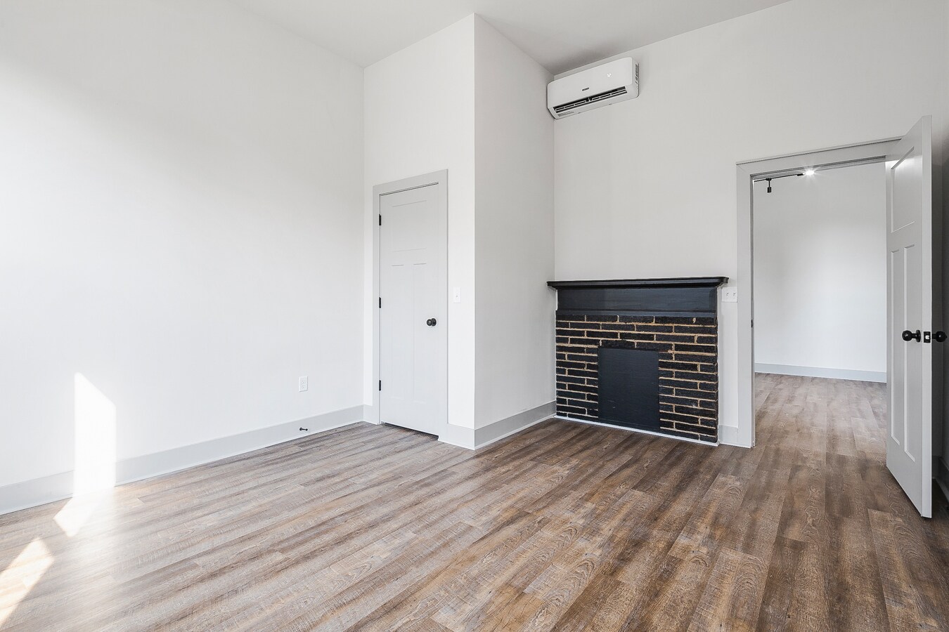 Building Photo - 818 E Elm St
