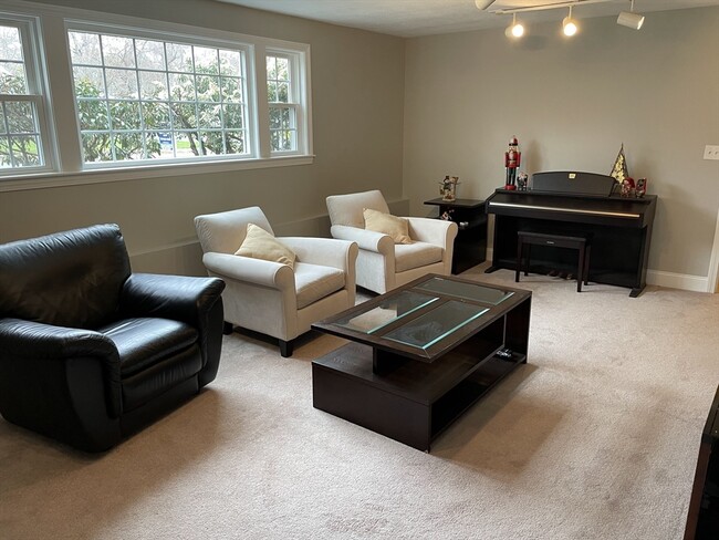 Building Photo - 2 Barrett Rd