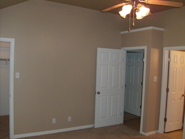 Building Photo - 3 Bedroom / 2 Bath Duplex – Clear Creek Area – Killeen, TX