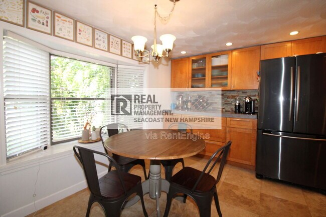 Building Photo - 203 Piscassic St