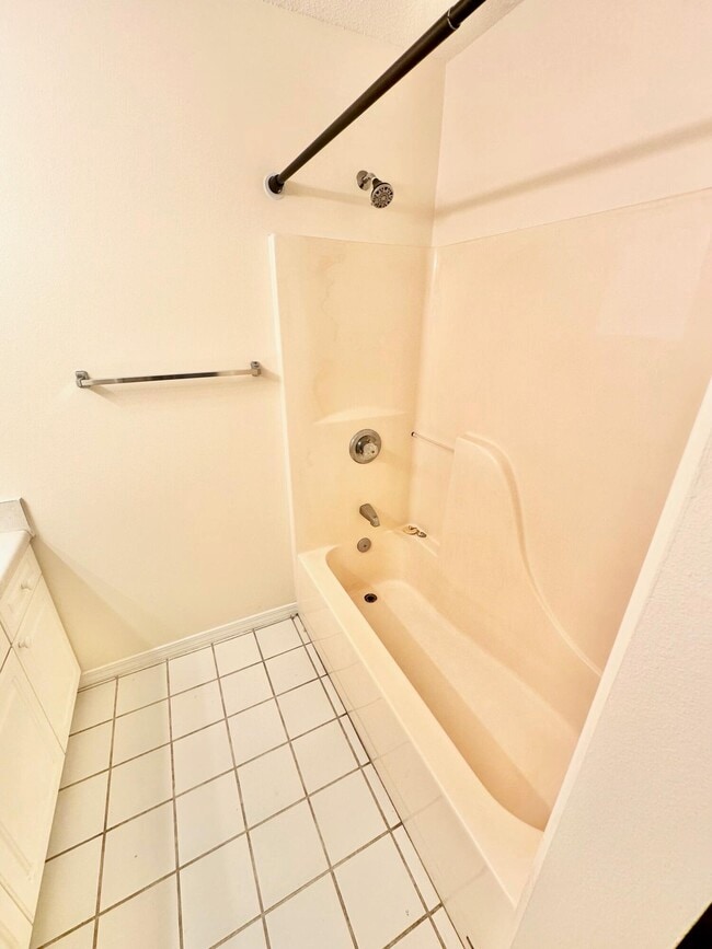 Building Photo - 935 Tray Dr