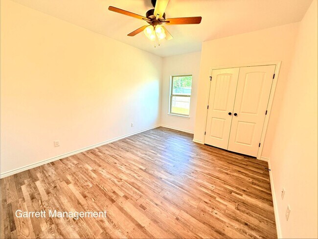 Building Photo - Amazing 4/2.5 House for Rent in Lampasas, Tx