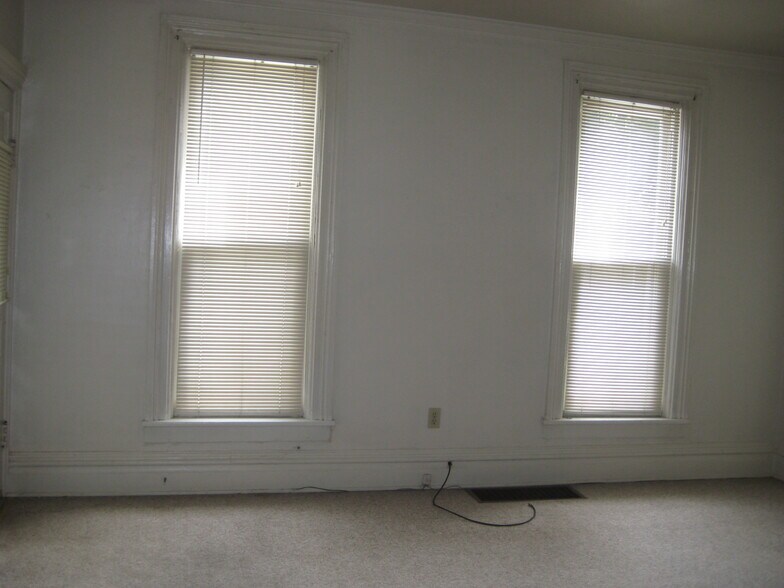 Unit 2 - Livingroom - 435 W 29th St