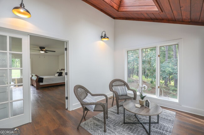 Building Photo - 212 Southland Dr