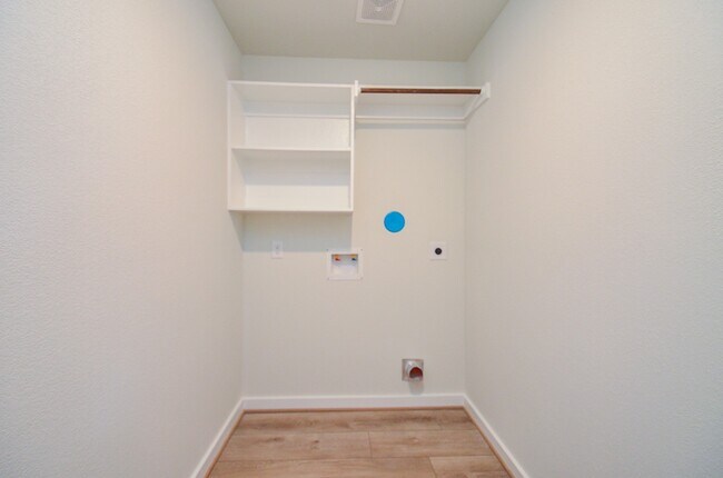 Building Photo - 4656 Peony Grn Dr