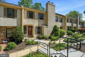 Building Photo - 706 Andover Ct