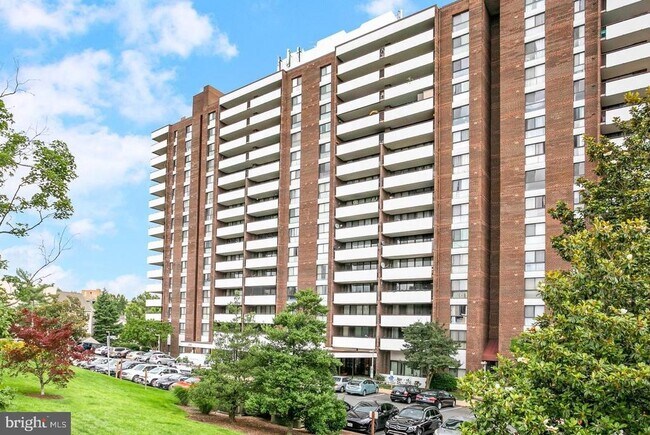 Building Photo - 250 S Reynolds St