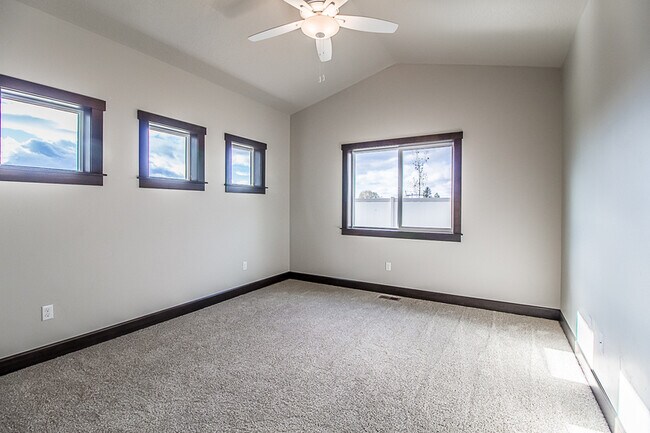 Building Photo - 8013 N Hibiscus Ln