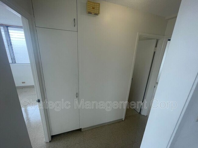 Building Photo - 1735 Young St