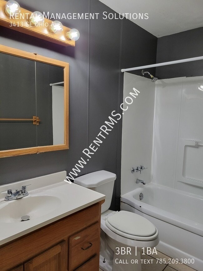 Building Photo - 3413 SE Ohio Ave