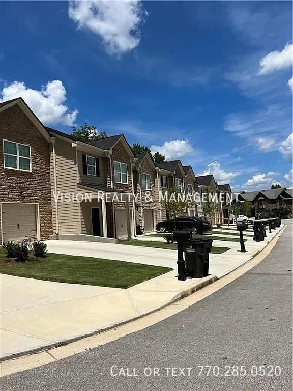 Building Photo - Beautiful 3 BD 2.5 BA Townhome MOVE in READY