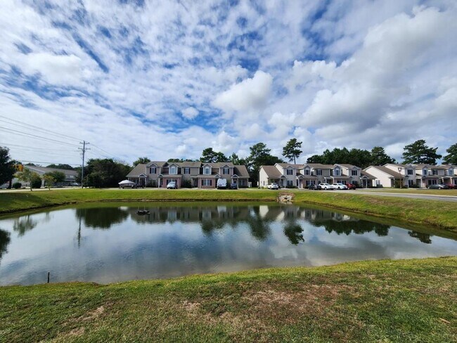 Building Photo - 111 Maddux Ln