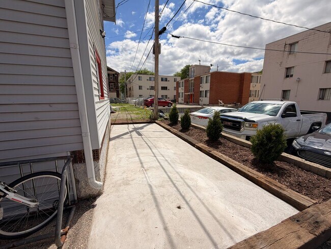 Building Photo - 1317 Randall Ct