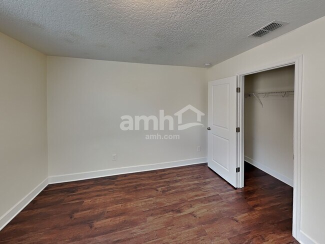 Building Photo - 413 Crestrun Loop