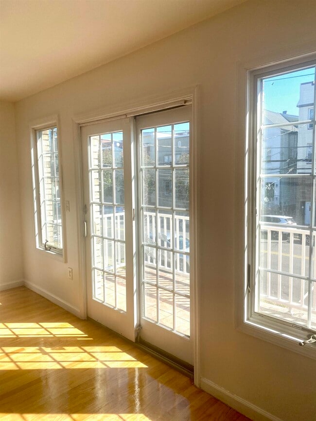 Building Photo - 525 AVENUE A Ave