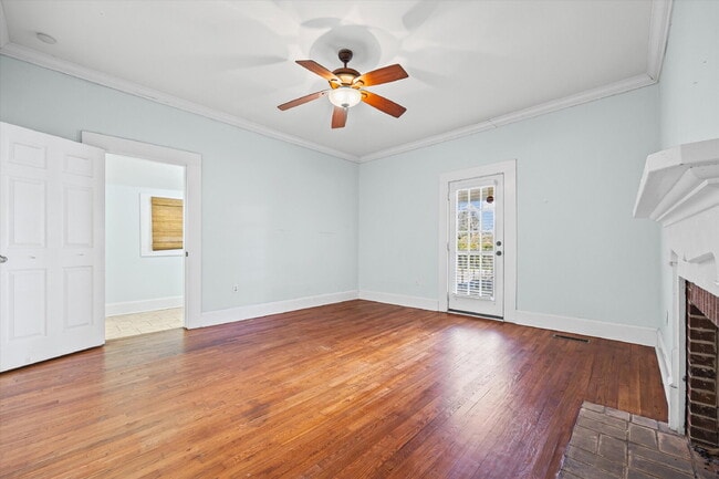 Building Photo - 512 Banks St