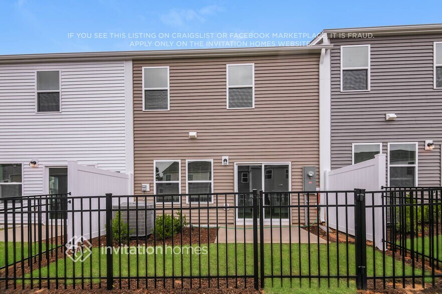 Building Photo - 825 Holiday Pk Ln