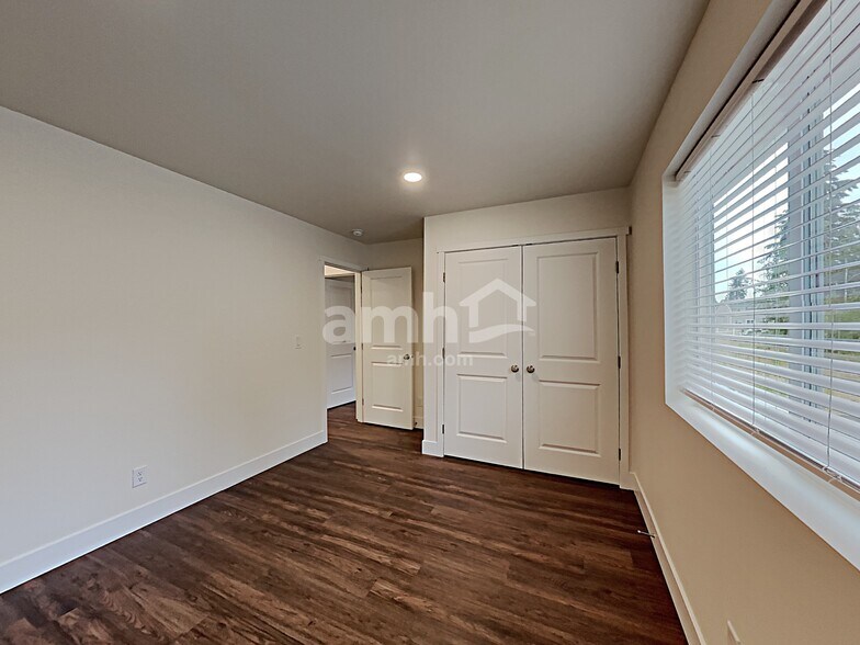 Building Photo - 12404 83rd Ave E