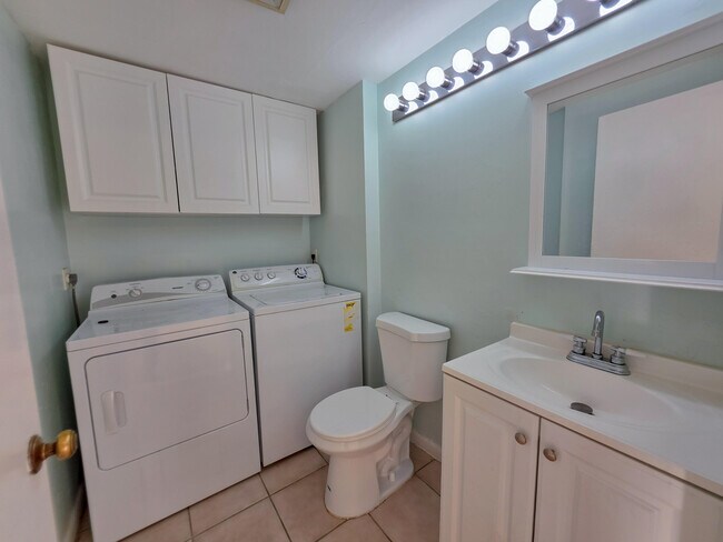 Building Photo - 832 Blue Ridge Cir