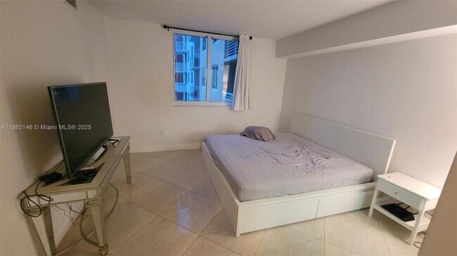 Building Photo - 1 bedroom in Aventura FL 33180